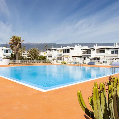 Home2book Cozy With Communal Pool, El Poris