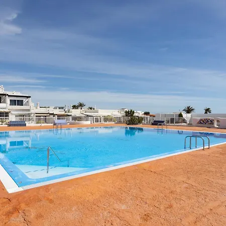 Home2book Cozy With Communal Pool, El Poris *