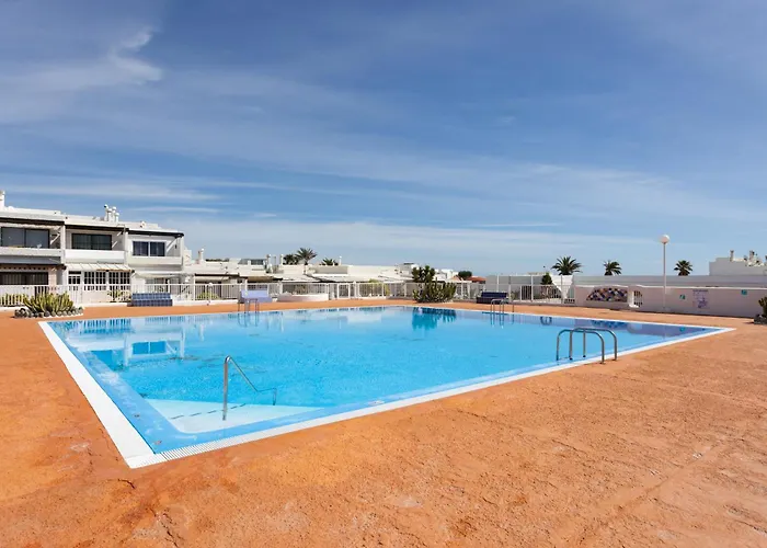 Home2book Cozy Pool & Tenis Court, El Poris *