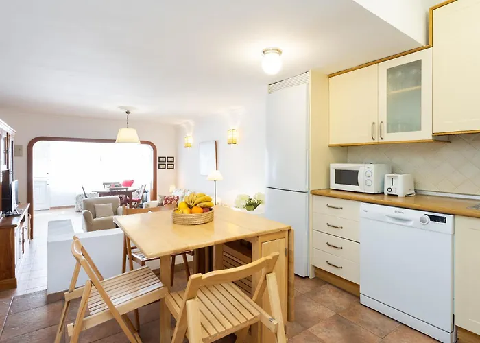 Home2book Cozy Pool & Tenis Court, El Poris *