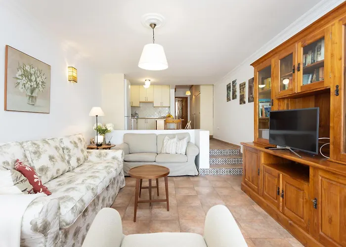 Home2book Cozy Pool & Tenis Court, El Poris