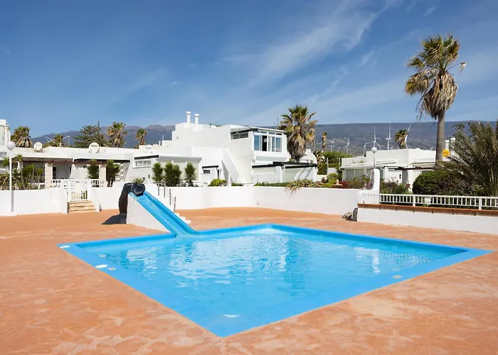 Home2book Cozy Pool & Tenis Court, El Poris